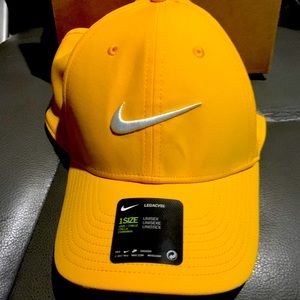 NIKE UNISEX ADJUSTABLE CAP